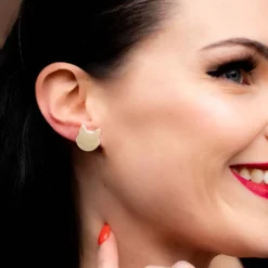 Cat Head Ripple Resin Stud Earrings - White^Erstwilder Clearance