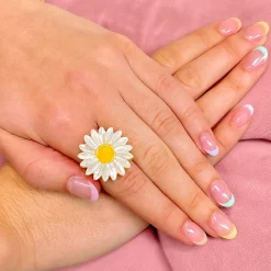 She Loves Me Daisy Statement Ring^Erstwilder Outlet